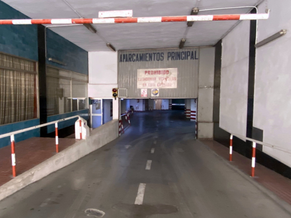 Acceso al Parking Es Principal