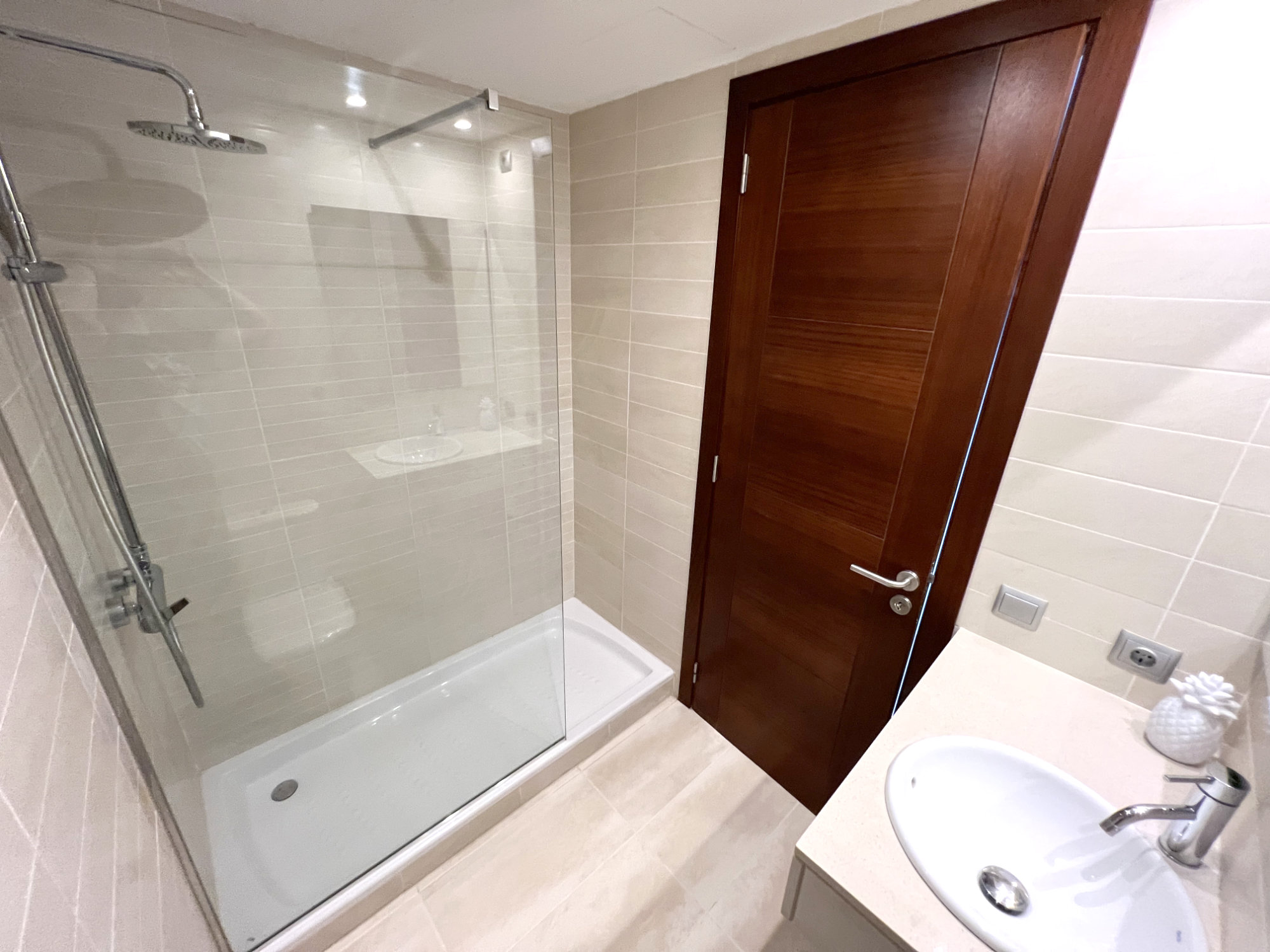 SOLA3B - Baño comun con ducha