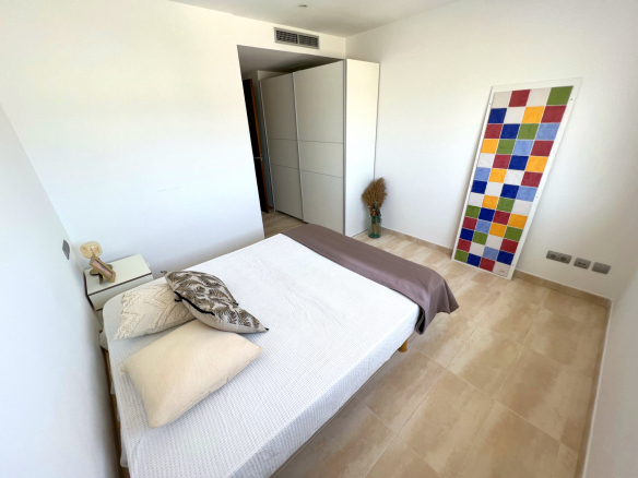 SOLA3B - Dormitorio principal con armario